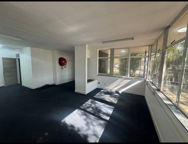 1,271M² WAREHOUSE TO LET IN HERMANSTAD